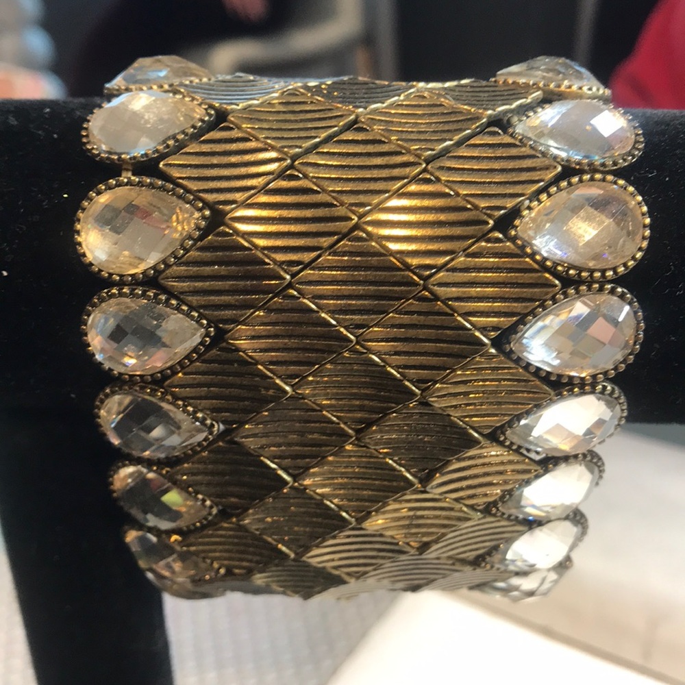 Golf cuff stretch bracelet